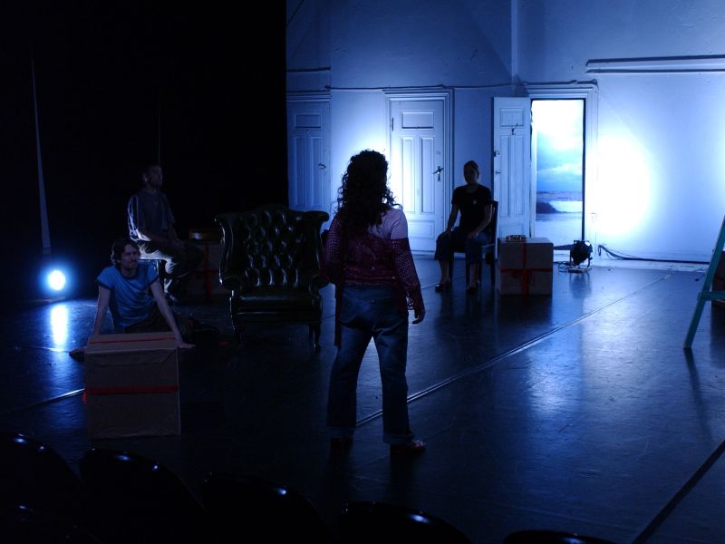 William Rowsey (Helmer), Sarah Head (Nora) and Sanna Stellan (Kristina) in rehearsals at the Norwegian National Theatre (Nationaltheatret). The stage is lit in blue.